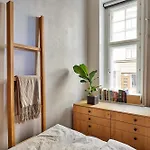 Design District Gem, Private Sauna Huoneisto